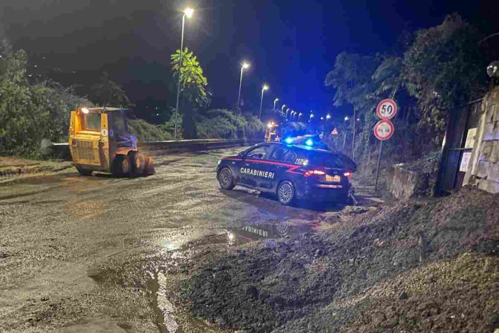 In via precauzionale, il sindaco di Gragnano ha emesso un'ordinanza di evacuazione per cinque famiglie