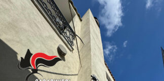 Giugliano, la cassetta di derivazione nascosta nella canna fumaria. Denunciate 4 persone per furto di corrente