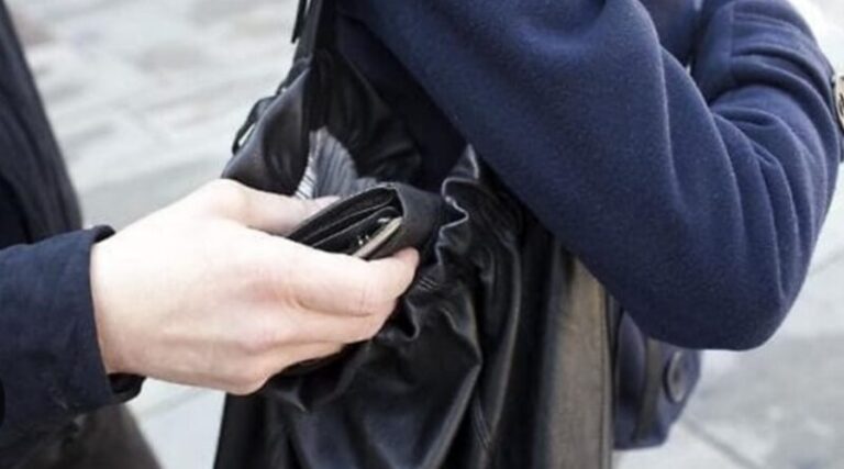 Napoli, Capodimonte: fenomeno pickpocketing. Lotta ai borseggiatori, tre persone arrestate