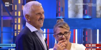 Sandy ad Affari Tuoi accompagnata dal papà Luis, scambiato per suo marito.