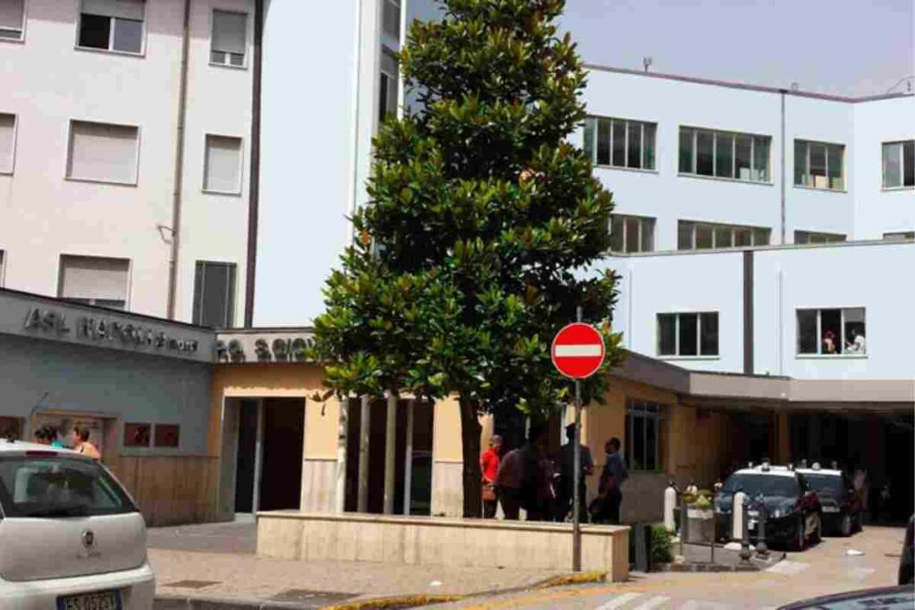 Secondo una prima ricostruzione, ancora da verificare, l'aggressione sarebbe avvenuta durante un tentativo di rapina