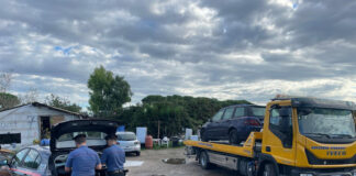 Qualiano, controlli nel campo Rom per verificare la presenza di cumuli di rifiuti e di auto