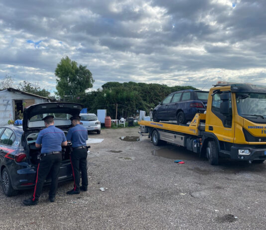 Qualiano, controlli nel campo Rom per verificare la presenza di cumuli di rifiuti e di auto