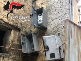 Palazzina a Sant’Antimo: 10 affittuari abusivi e "ladri" di elettricità. Nei guai anche il proprietario