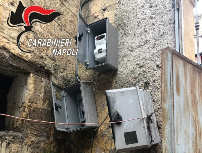 Palazzina a Sant’Antimo: 10 affittuari abusivi e "ladri" di elettricità. Nei guai anche il proprietario