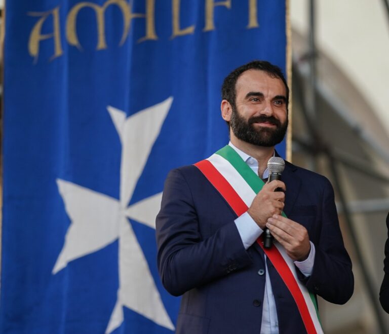 La proposta del Sindaco di Amalfi: “Più poteri ai Comuni per disciplinare extra alberghiero e locazioni brevi”