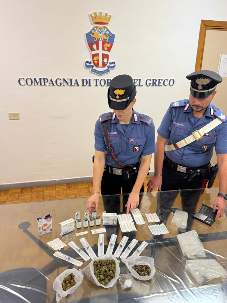Torre del Greco: blitz dei carabinieri, droga e anabolizzanti. Imprenditore e dipendente nei guai