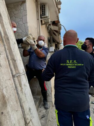Saviano, aggiornamento dell’ultim’ora sul crollo della palazzina: morti due bambini di 6 e 4 anni