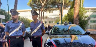 Torre del Greco, studente cade dalla finestra a scuola: è grave