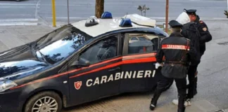 Grumo Nevano: con un tondino di ferro ferisce alcuni passanti e danneggia le auto in sosta. Arrestato 32enne pakistano