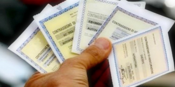 Mugnano di Napoli, polizze e contratti assicurativi falsi. Denunciata imprenditrice
