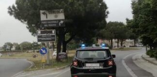 Cercola: minorenne sorpreso dai carabinieri mentre spaccia nel parco giochi. Arrestato il 17enne
