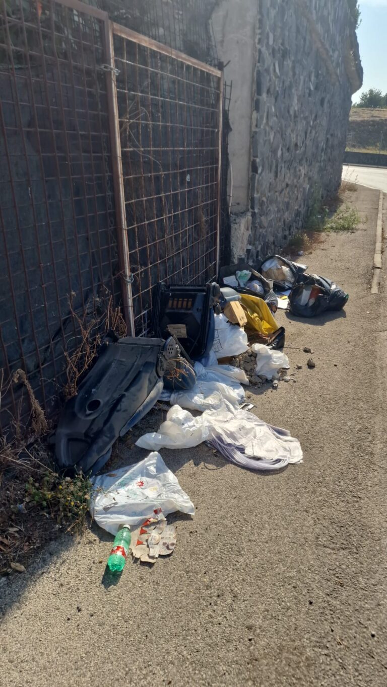 Torre del Greco: depositano rifiuti in modo irregolare, multati dalla Municipale