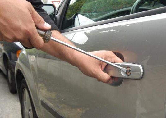 Secondigliano: tenta di rubare una vettura in sosta. Arrestato un 37enne