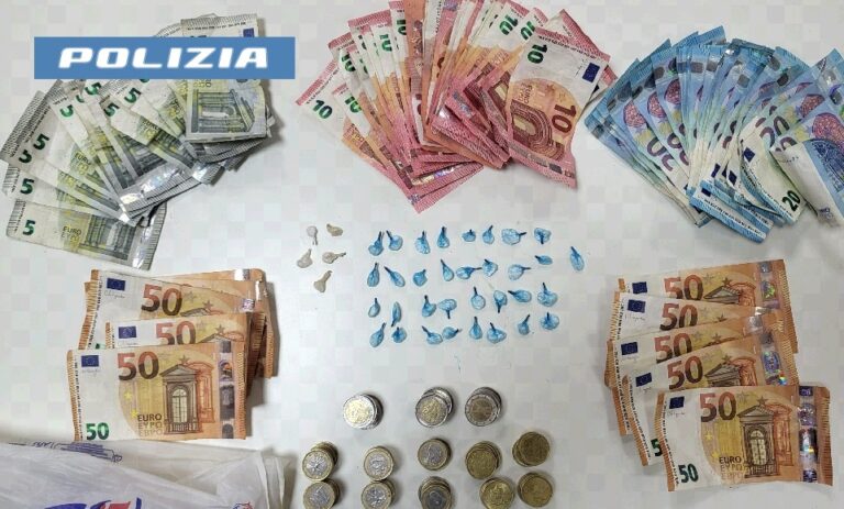 Napoli, Mercato: sorpreso con la droga. Arrestato un 39enne Napoli, Mercato: sorpreso con la droga. Arrestato un 39enne