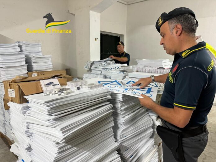 materiale scolastico contraffatto guardia di finanza