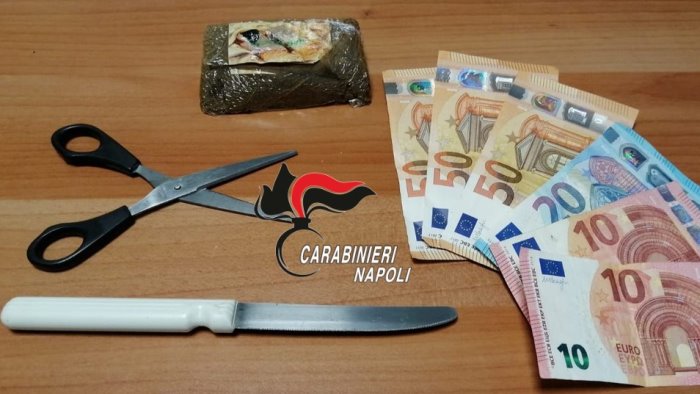 Ercolano e Portici, carabinieri arrestano pusher. In casa droga e soldi