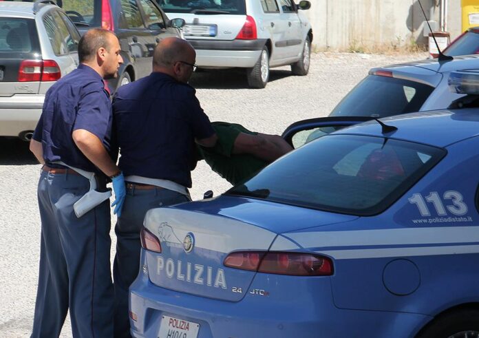 Pianura: minaccia e aggredisce la madre. Arrestato 43enne napoletano