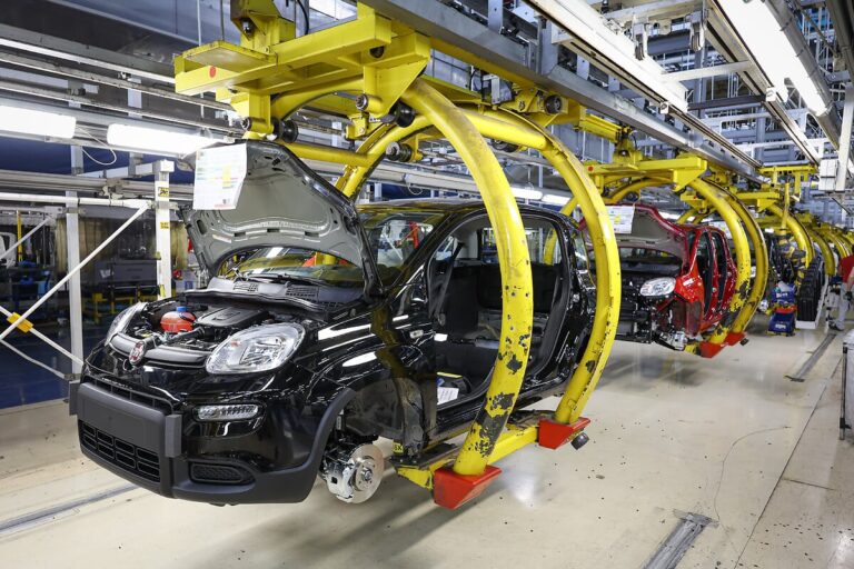 Operai Fiat di Pomigliano in cassa integrazione, Ricci (Cigl) incalza: “Subito un tavolo con Stellantis” Operai Fiat di Pomigliano in cassa integrazione, Ricci (Cigl) incalza: “Subito un tavolo con Stellantis”