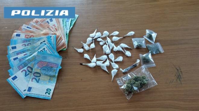 Napoli, sorpreso con la droga. Arrestato un 24enne