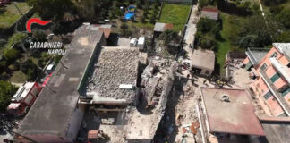 Saviano, avviate le operazioni per rimuovere le macerie del crollo che ha causato la morte di quattro persone