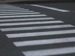 Pozzuoli, investe un bimbo di tre anni con lo scooter e scappa