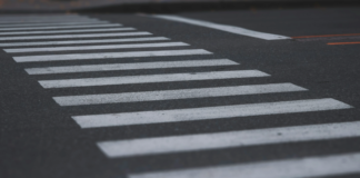 Pozzuoli, investe un bimbo di tre anni con lo scooter e scappa