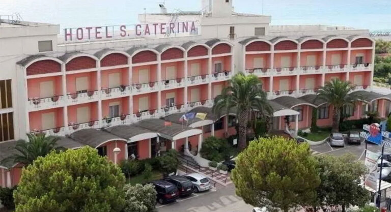 Torre del Greco, parte domani il soggiorno climatico per anziani autosufficienti Torre del Greco, parte domani il soggiorno climatico per anziani autosufficienti