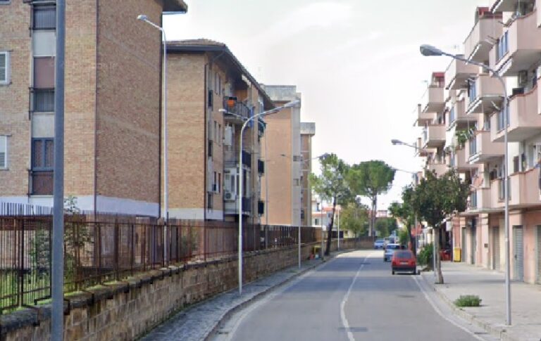 Acerra: evade dai domiciliari e passeggia con una spara chiodi in tasca. Arrestato 37enne Acerra: evade dai domiciliari e passeggia con una spara chiodi in tasca. Arrestato 37enne