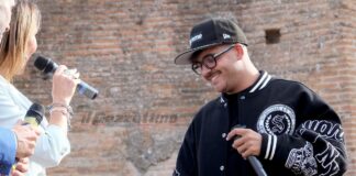 Geolier si commuove a Pompei: “Studiate, perché la cultura annienta la criminalità. Avrei voluto farlo anch’io”