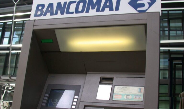 Torre Annunziata, la fa ubriacare e le ruba carta di credito. Arrestato 46enne