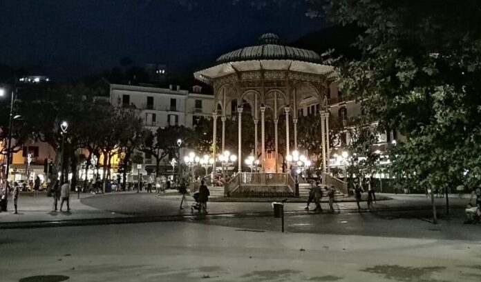 Castellammare, aggressione in Villa Comunale, il sindaco Vicinanza: "Atto vile e inaccettabile, serve più sicurezza"