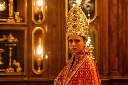 Parthenope di Paolo Sorrentino: la vertigine della giovinezza che ci fa credere che tutto può accadere. La recensione
