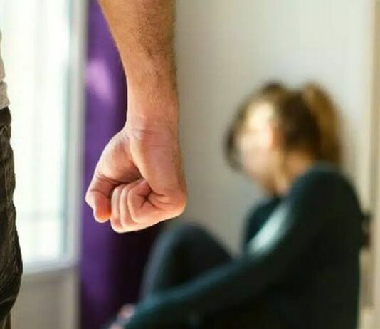Mugnano, tenta di uccidere l'ex moglie buttandola dalla finestra. Arrestato 40enne