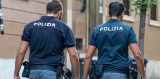 Napoli, Arenella: ruba uno scooter e si scaglia contro gli agenti. Arrestato 19enne