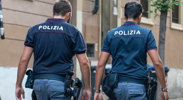 Napoli, Arenella: ruba uno scooter e si scaglia contro gli agenti. Arrestato 19enne Napoli, Arenella: ruba uno scooter e si scaglia contro gli agenti. Arrestato 19enne