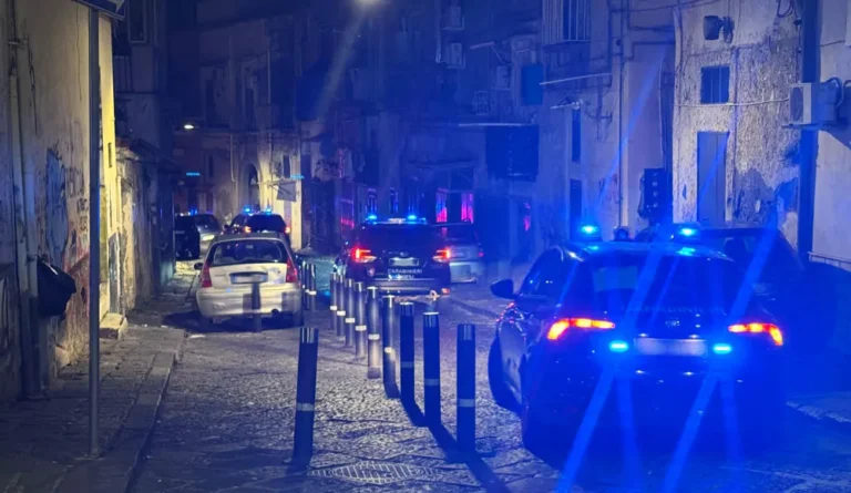 Ercolano, scoperta un’altra piazza di spaccio. Intera famiglia nei guai nonostante l’avviso social