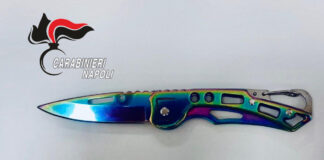 Napoli, guida senza casco e coltelli. Controlli tra Chiaia e centro storico