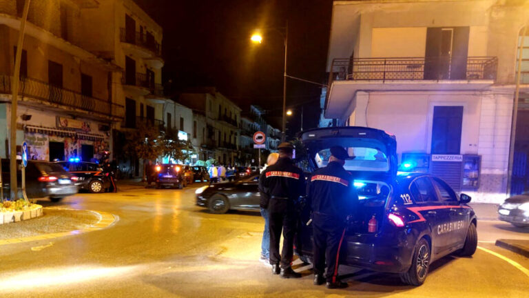 Napoli, ferito 28enne di Casoria, probabile tentata rapina