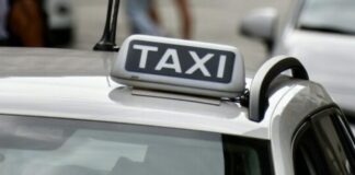 Napoli, danneggia un taxi e scappa con la targa. Arrestato un 30enne marocchino