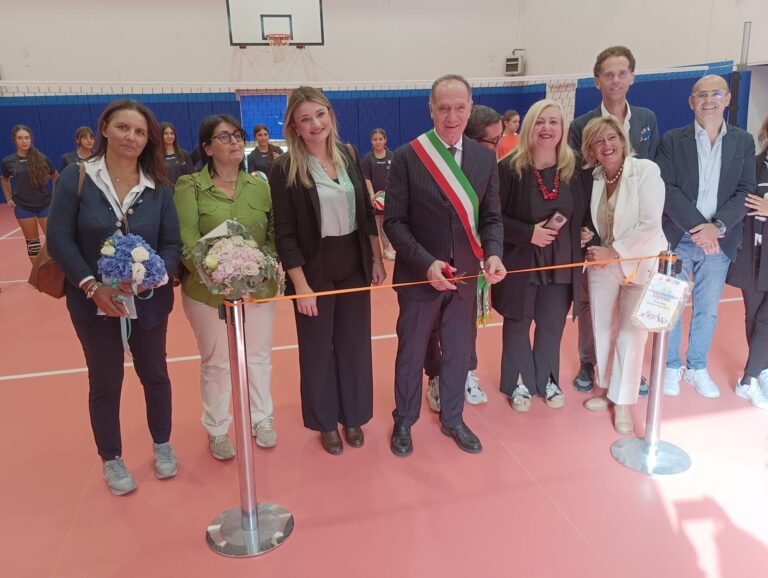 Torre del Greco, inaugurata la ristrutturata palestra del comprensivo Leopardi