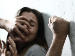 Trecase, violenza di genere compagna davanti ai figli minori