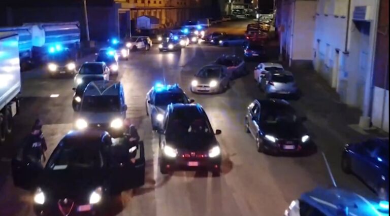 Camorra, colpito il clan nel centro di Napoli. Sessanta arresti – VIDEO – Camorra, colpito il clan nel centro di Napoli. Sessanta arresti – VIDEO –
