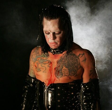 Grande wrestling a Napoli, sabato al Palapartenope il match di ritiro del leggendario Vampiro