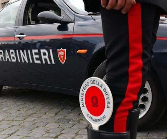 Pollena Trocchia: tenta di strangolare il marito e finisce in manette. Donna arrestata