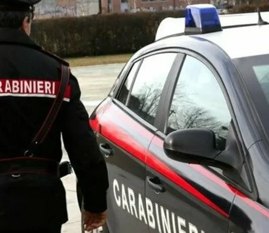 Napoli: 47enne gambizzato all'alba a Pianura, indagini dei Carabinieri