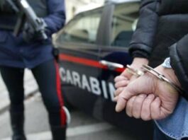 Giugliano, evade e con la famiglia va in pasticceria. Tra i clienti c’è anche un carabiniere, 33enne arrestato