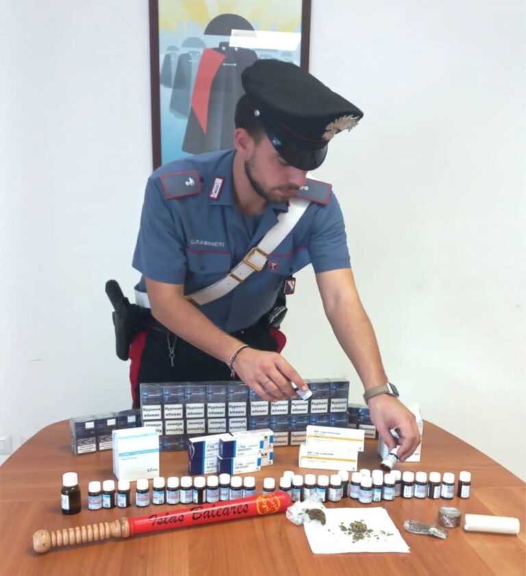 Ercolano, positivo all’alcol test e in auto le medicine illegali. Arrestato 43enne, in casa tanto altro