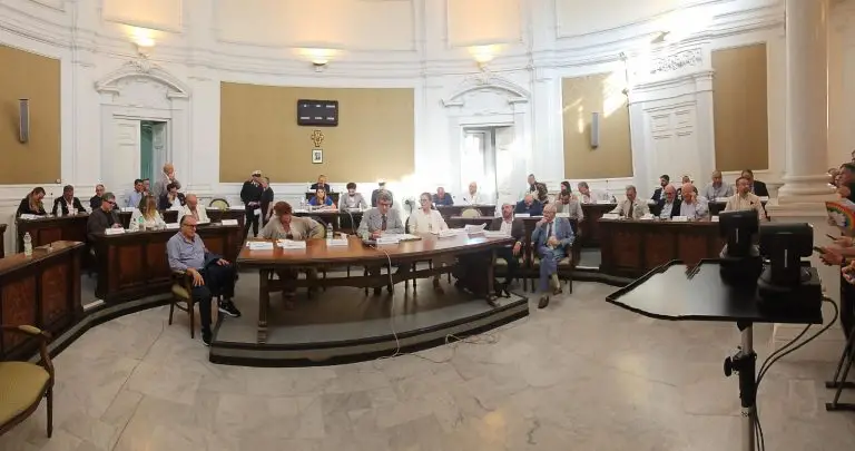 Castellammare, stop al ripetitore in via Schito. Vicinanza: “Sempre prima la salute pubblica” Castellammare, stop al ripetitore in via Schito. Vicinanza: “Sempre prima la salute pubblica”
