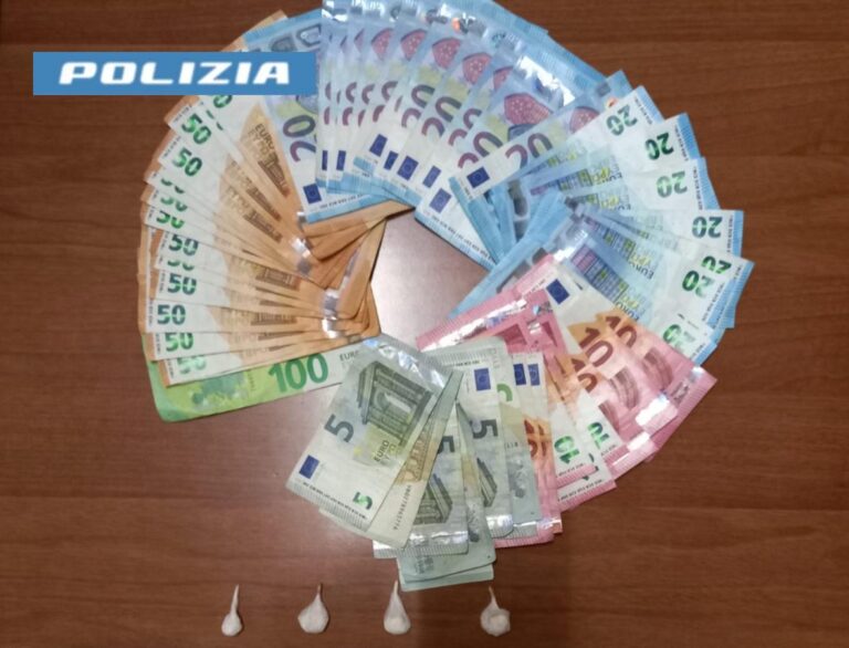 Napoli, trovato in possesso di droga. Arrestato un uomo